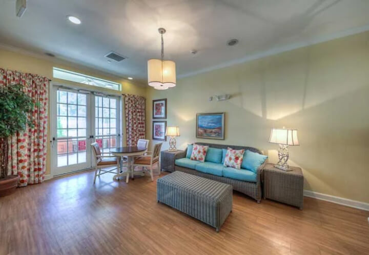 Spacious and Bright Living Area Spacious and Bright Living Area